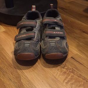 Boys shoes
